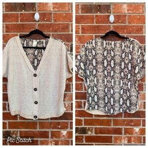 Blu Pepper Womens XS Oversized Animal Print Back Button Front Vneck Knit Top